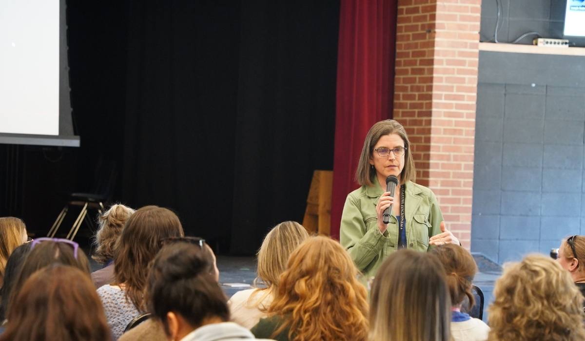 Interim WVC diretor of Institutional Effectiveness speaking to faculty and staff