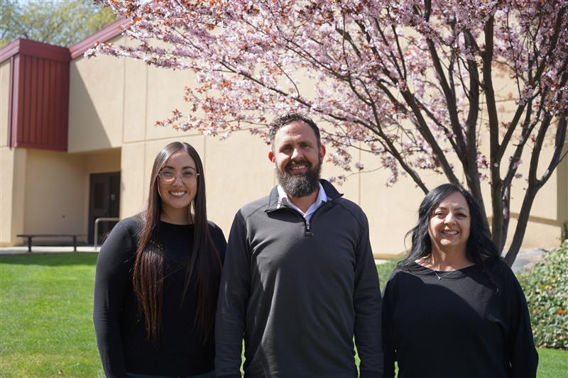 WVC counselors outside on Wenatchee Campus